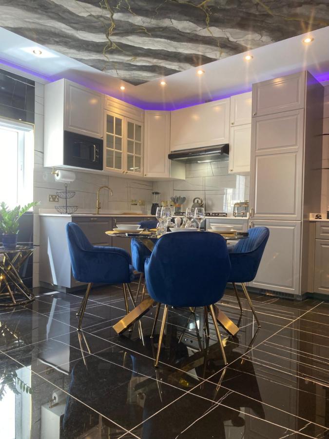 Azure Gold Apartment سنجليا المظهر الخارجي الصورة